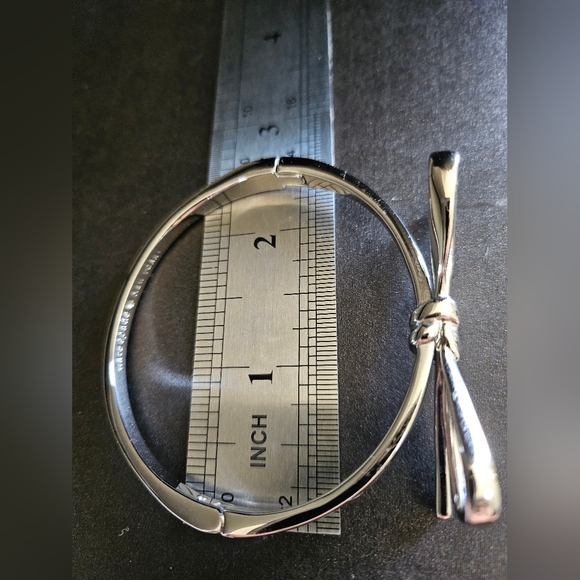 Kate Spade Silver Bow Set with Jewelry Bag - Picture 10 of 11